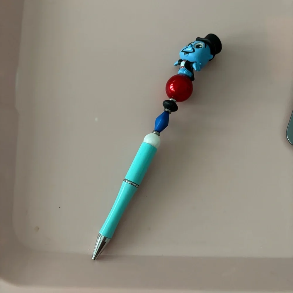 Disney Doorables: Aladdin: Genie with top hat handmade beaded pen